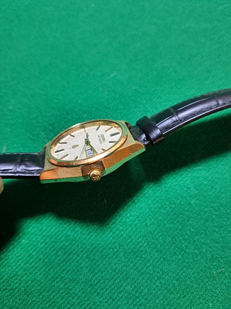 SEIKO キング　クォーツ腕時計 ゴールド