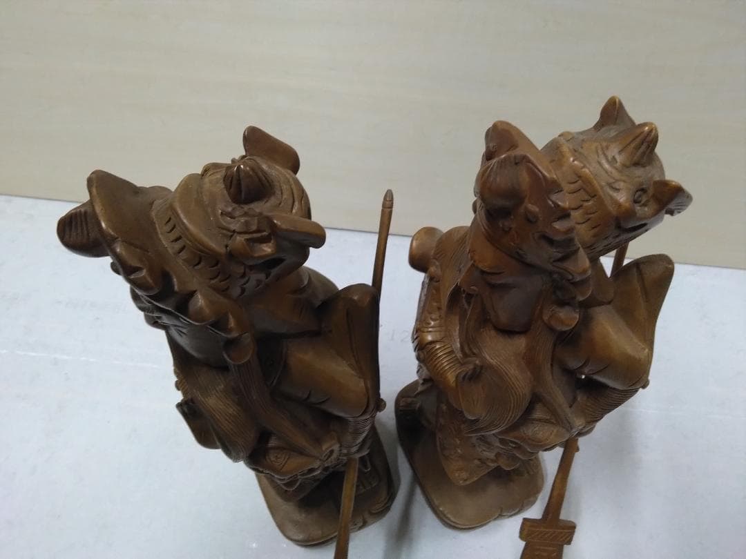 三国志    関羽像 　天然木彫り 置物 　2体