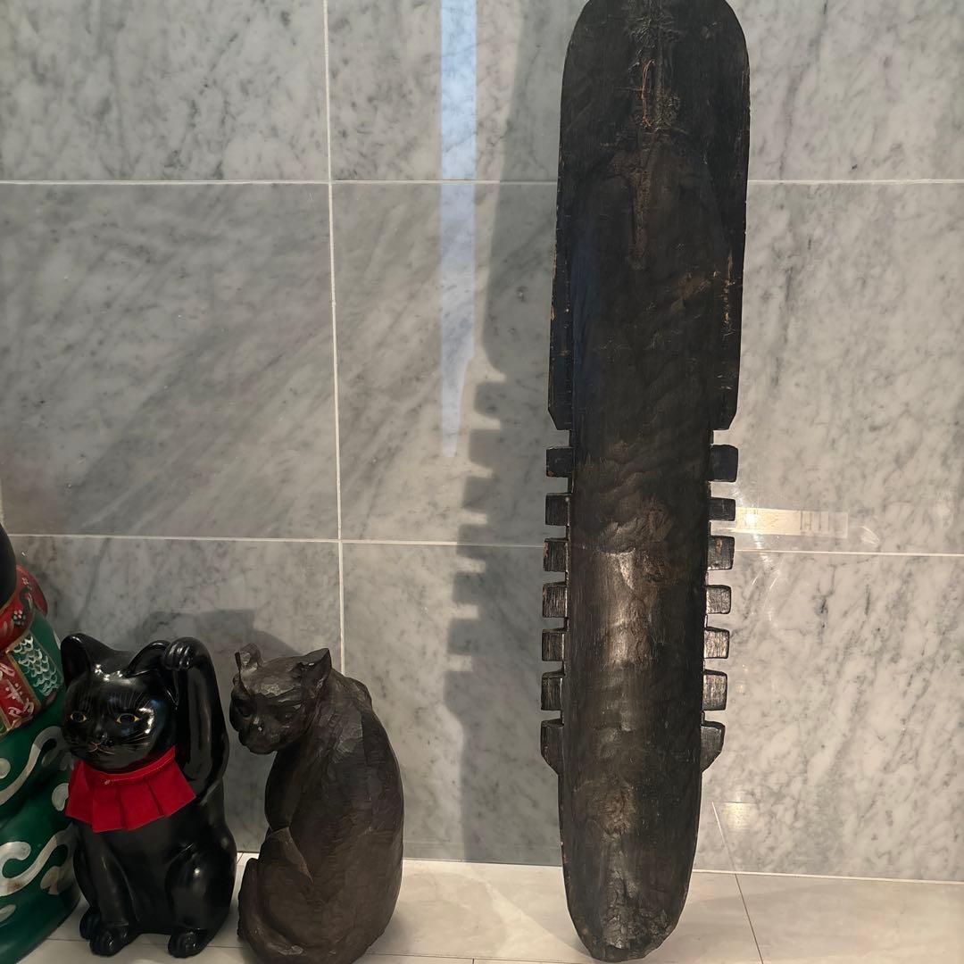 西アフリカ　大きな瞳や唇、装飾が施された鼻が芸術的で圧倒的な存在感の木彫り仮面