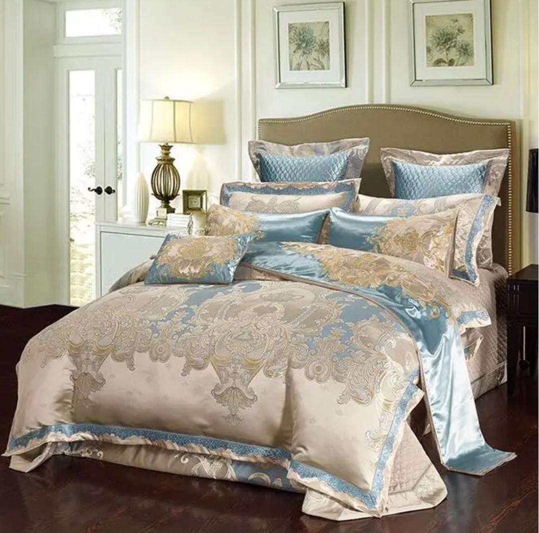 寝具カバーセット4点　海外クイーン　刺繍 キングサイズ　高級サテン