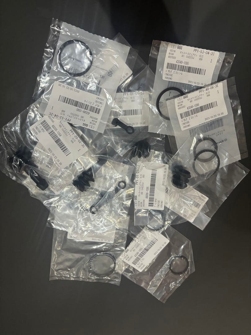 ゼファー750 純正部品　キャリパーゴム類