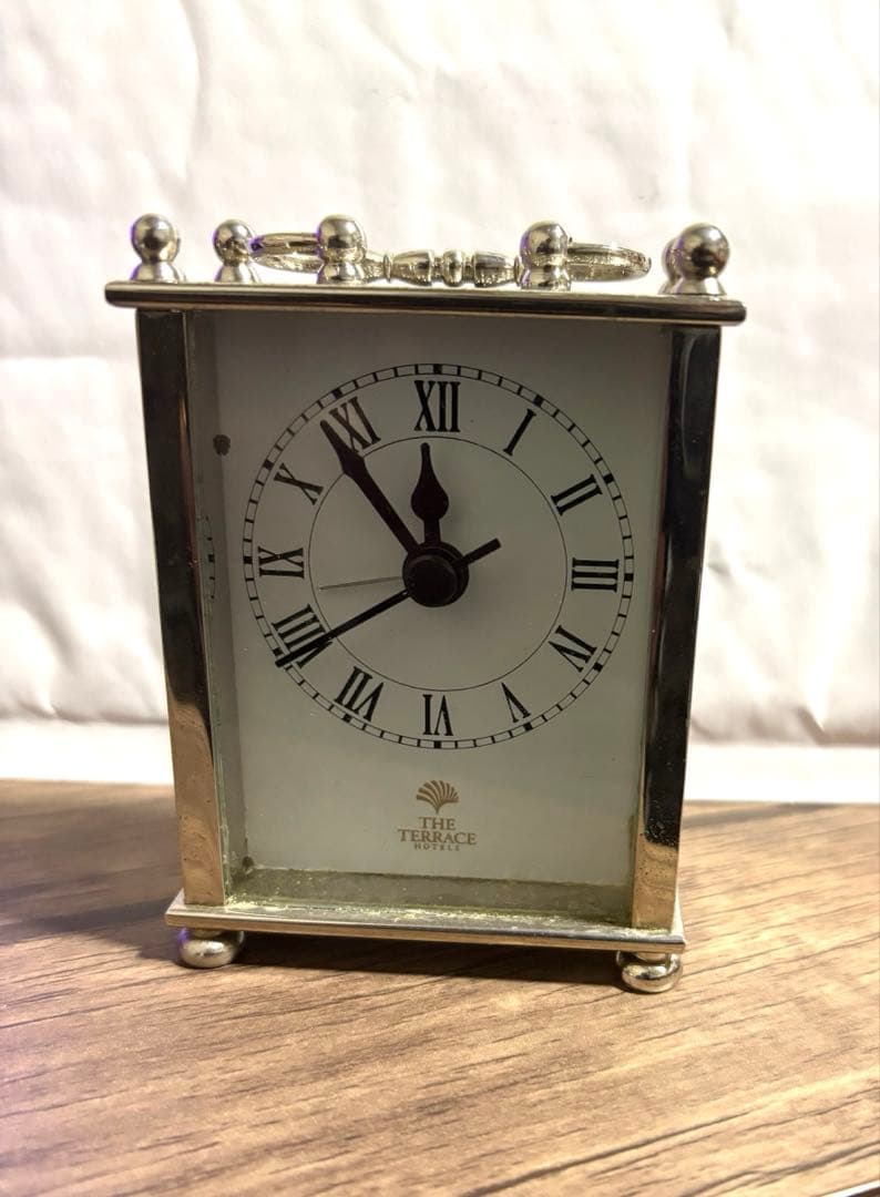 ブセナテラス テラスホテル シルバー置時計