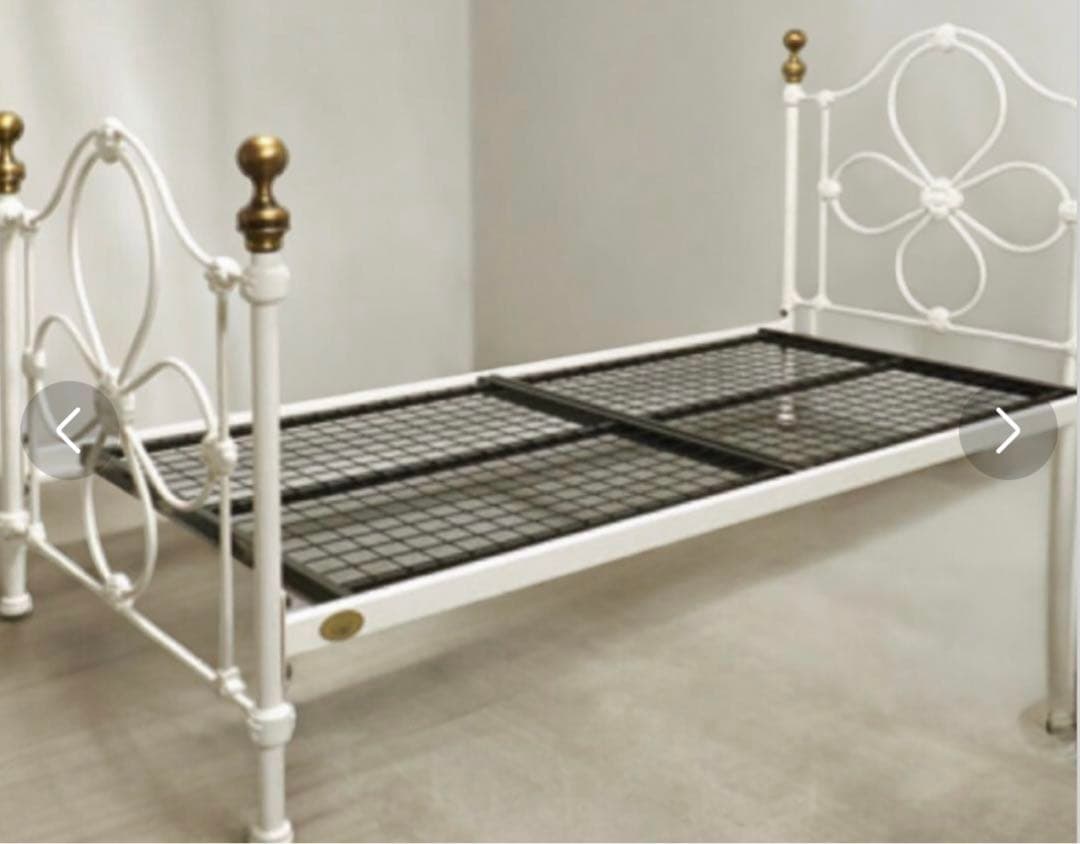 ◇美品　ローラアシュレイ　セミダブルベッドフレーム