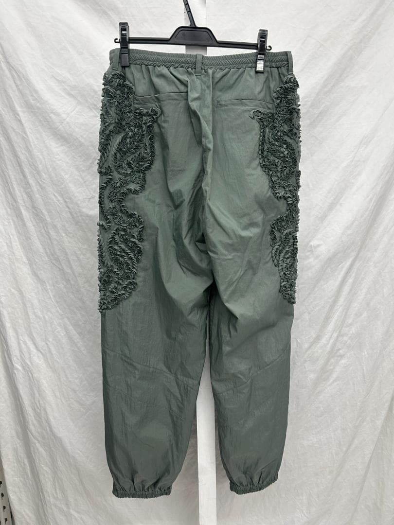 TAAKK 装飾付きグリーンパンツ サイドジッパー
