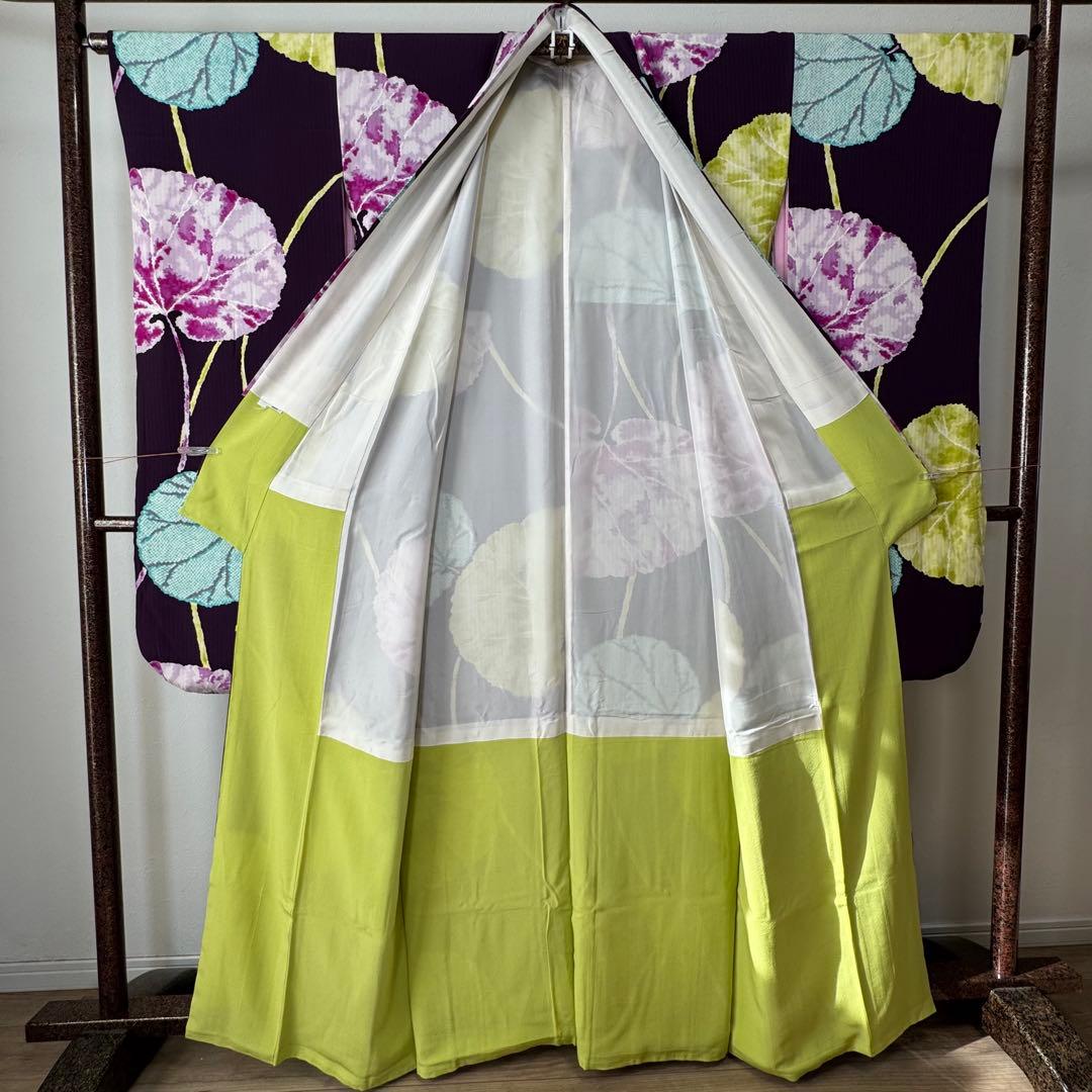 超美品　正絹　現代　振袖　小紋柄　成人式　着物　正絹　167 濃紫　水色　蓮葉