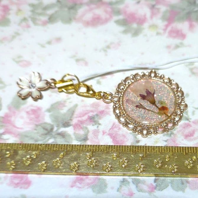 【暗いところ光る】本物の桜を使った3WAYストラップチャーム241023②