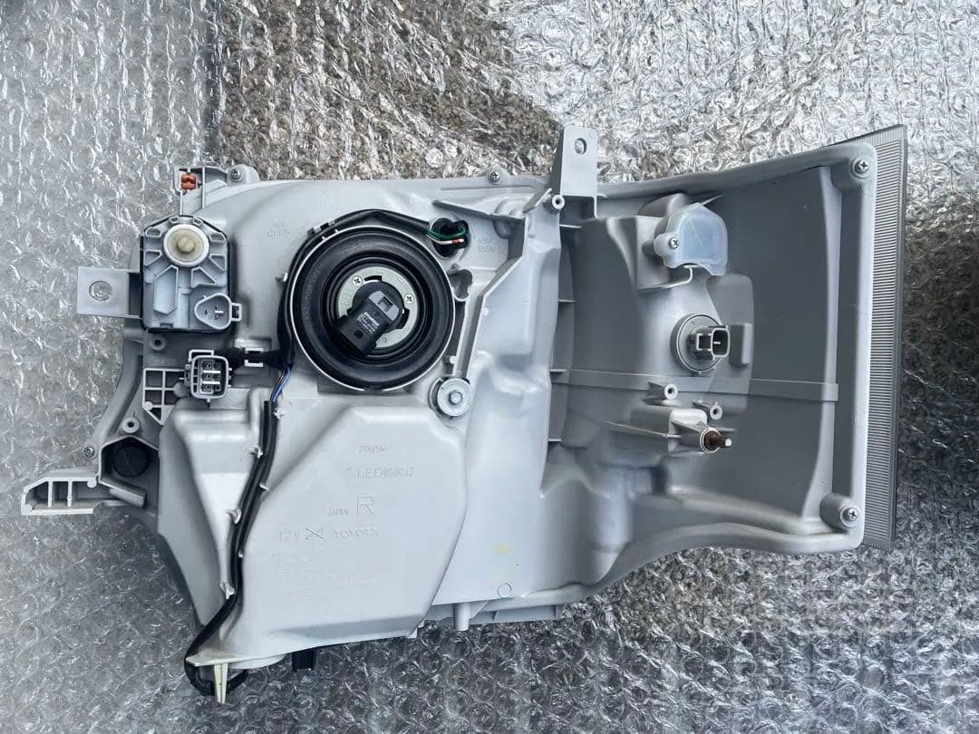 200系 ハイエース 7型 8型 純正 LED ヘッドライト コンピューター付