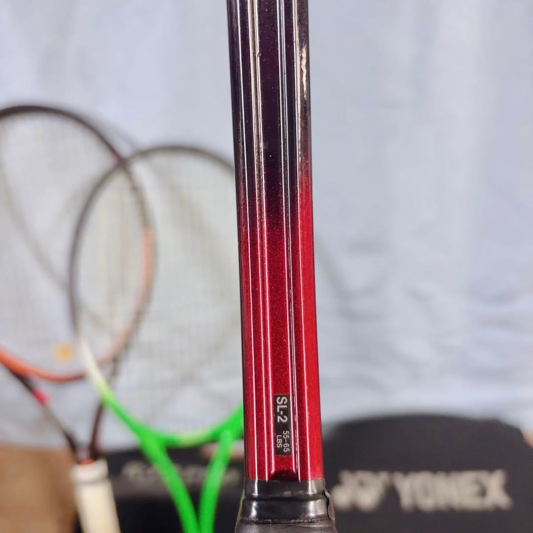 初心者も上級者もウェルカム♪遊べるテニスラケット3本！カラー強めの個性派ラケット