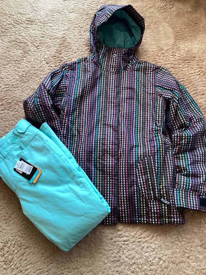 新品　ROXYレディースＳ、150スノボウェアスキーウェア 上下でサイズ違い