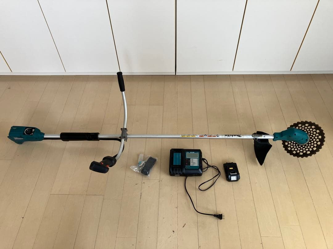 手渡し限定　マキタ充電式刈払機