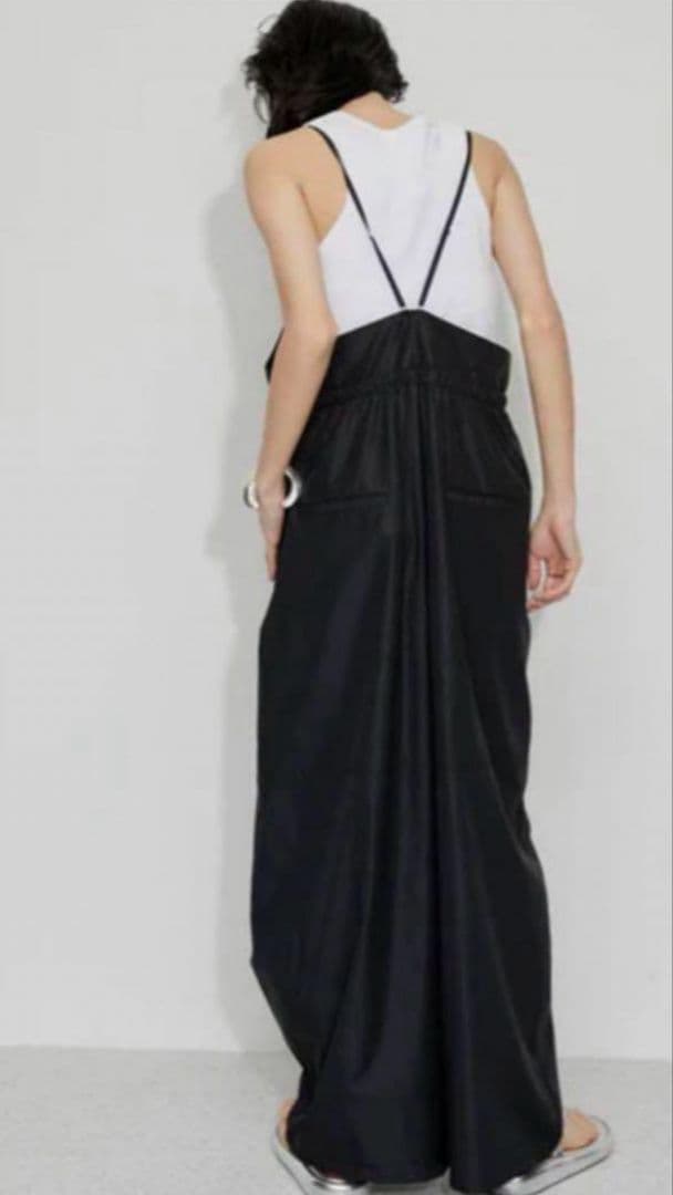 最終値下げ人気販売品アダムエロペ　UVカットシャイニータフタロンパースブラック