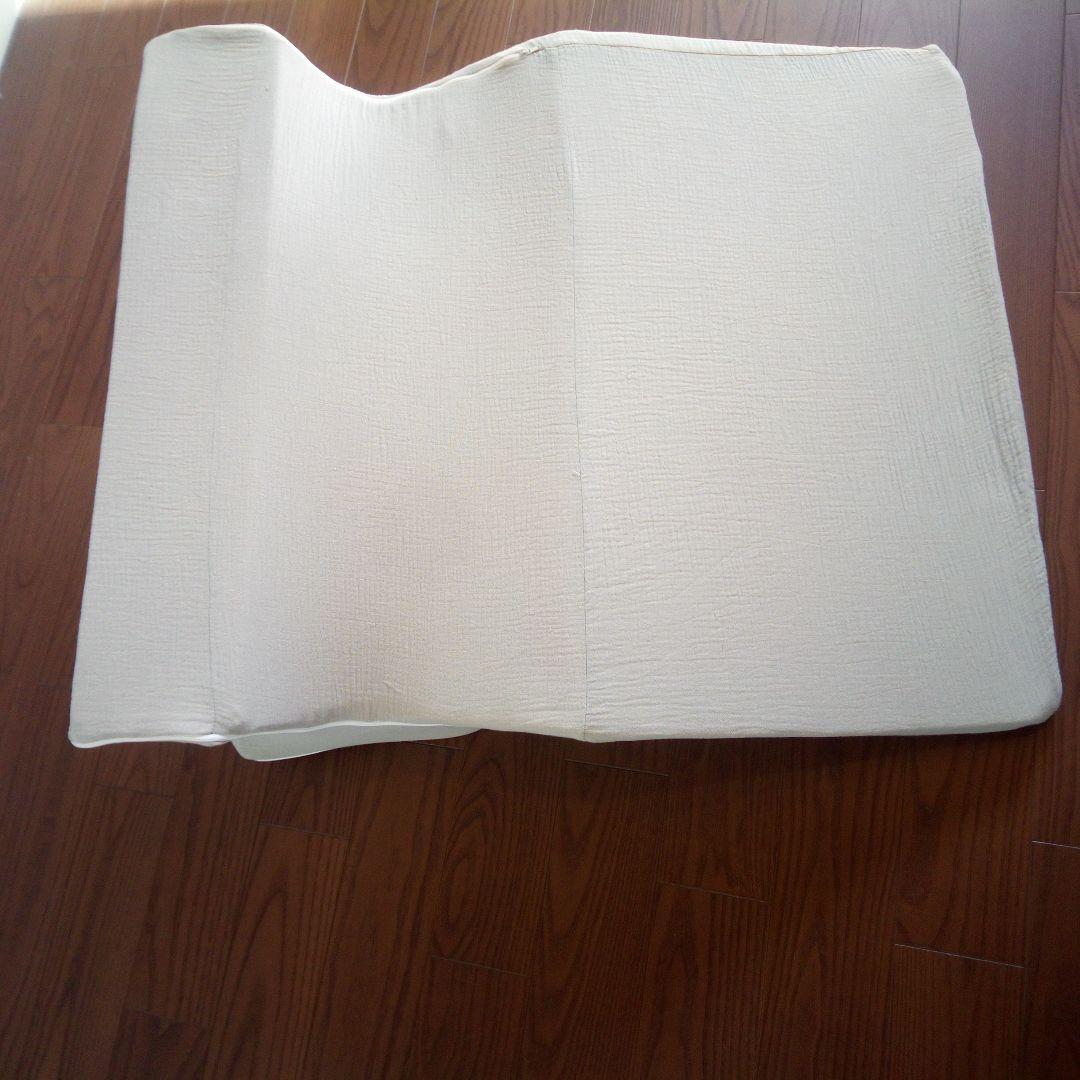 上半身を起こして呼吸がぐんとラクな姿勢 睡眠坂まくら SU-ZI(スージー)