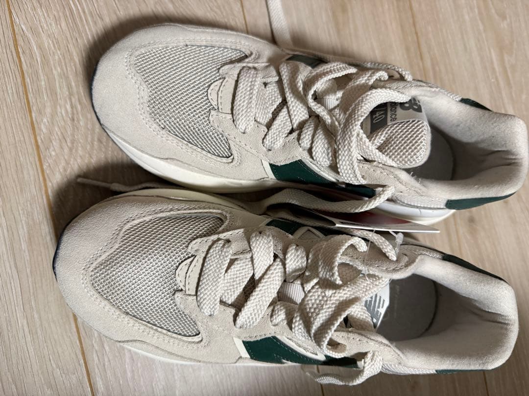 週末値下　新品未使用NewBalanceスニーカー ホワイト/グリーン24cm