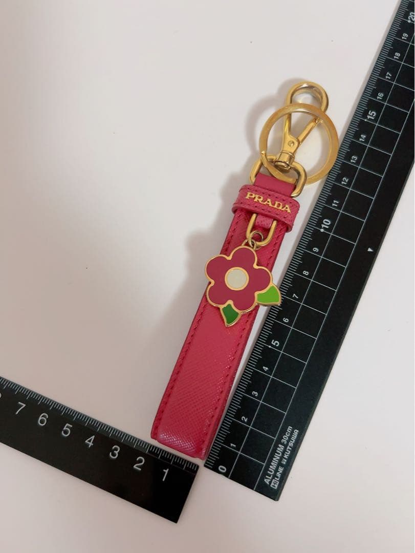 プラダ　PRADA キーホルダー　キーリング　フラワーモチーフ　ピンク