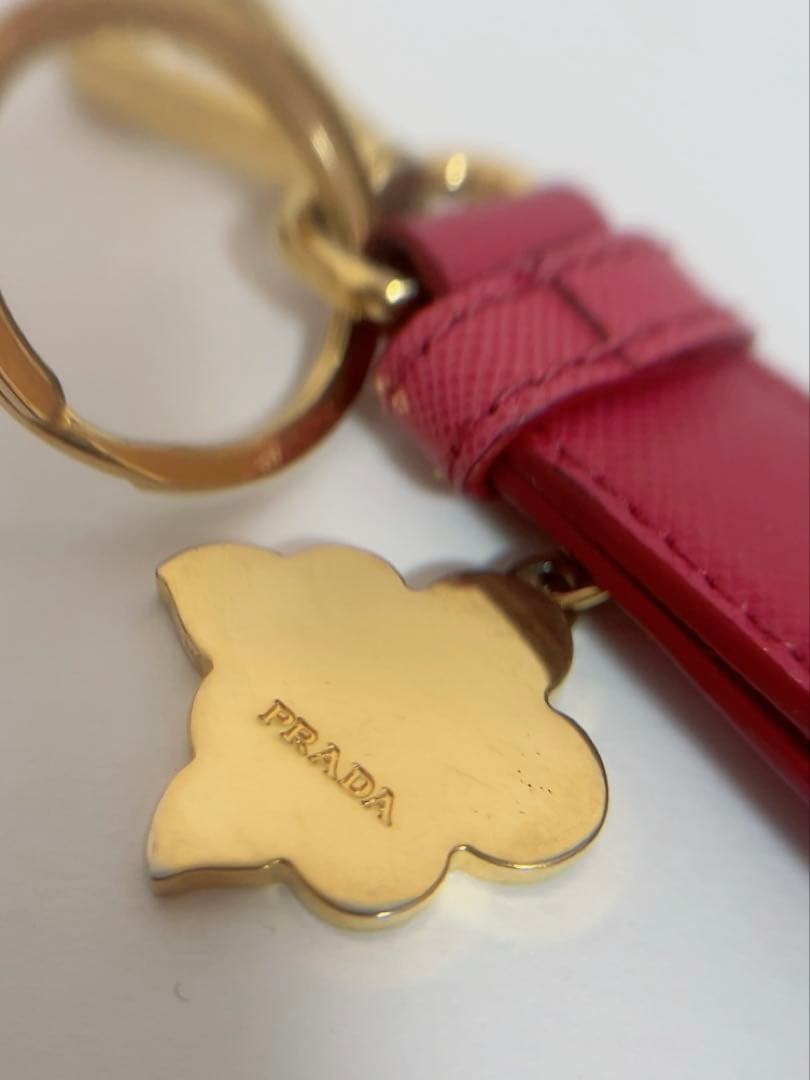 プラダ　PRADA キーホルダー　キーリング　フラワーモチーフ　ピンク