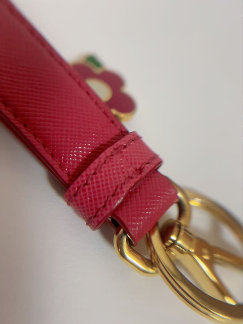 プラダ　PRADA キーホルダー　キーリング　フラワーモチーフ　ピンク