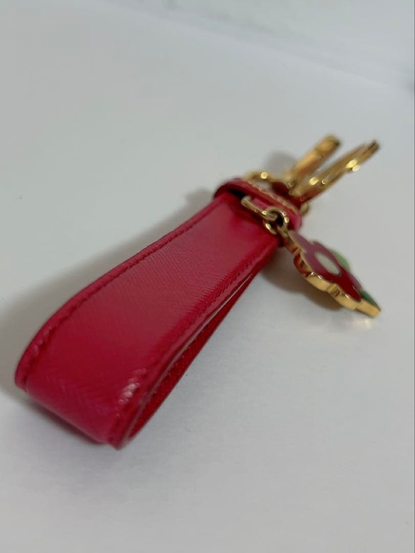 プラダ　PRADA キーホルダー　キーリング　フラワーモチーフ　ピンク