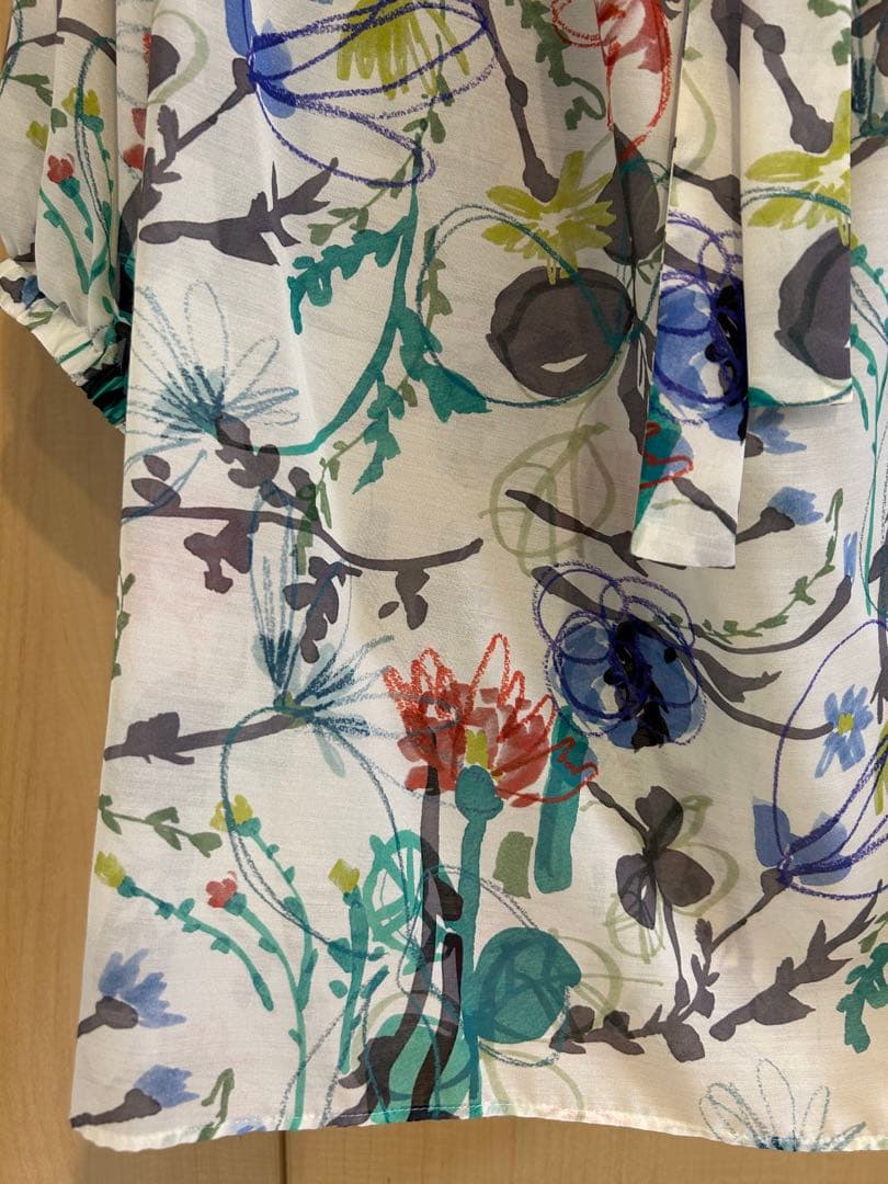 【新品タグ付き】トゥモローランドクーピーフラワープリントボウタイブラウス