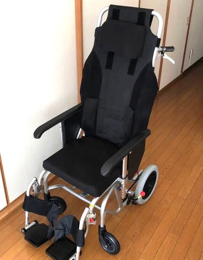 【最終値下げ!12/28までの出品】多機能&リクライニング付車椅子　emigo2