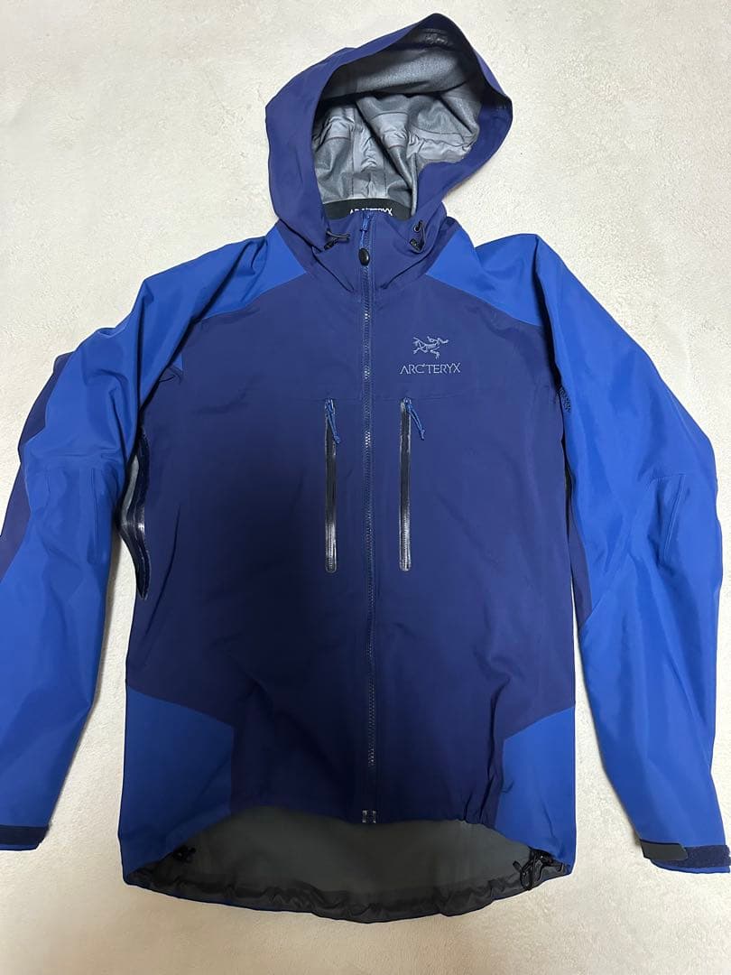 ARC'TERYX メンズ マウンテンパーカー ネイビー