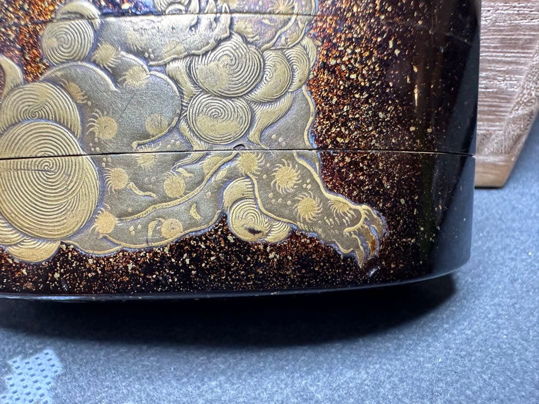 印籠　漆器　唐獅子牡丹　重箱 金色浮彫古美術品　骨董　アンティーク　彫刻 工芸品