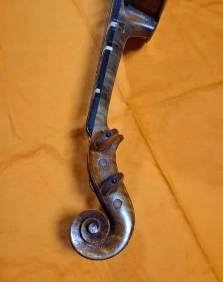 (エンリスク チェルティー 裏板のみ制作)のバイオリン