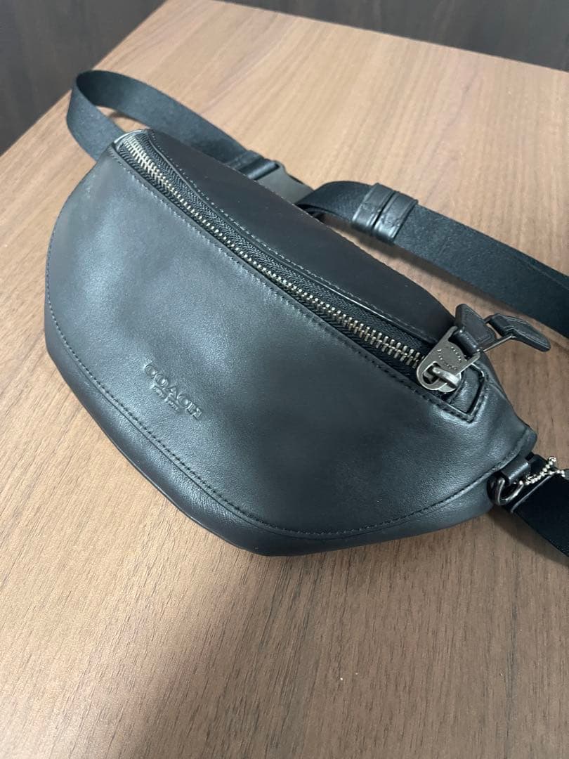 【coach】コーチ　レザー　ボディ　ウエスト　バッグ　ブラック　黒