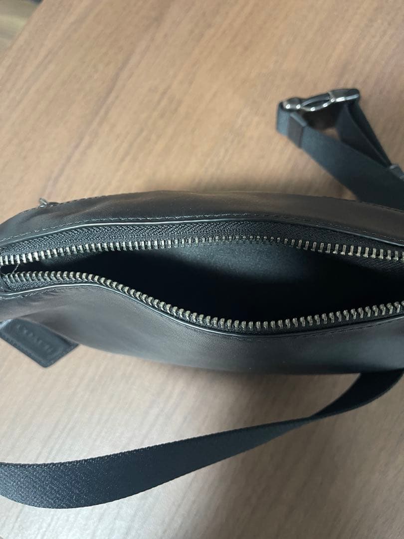 【coach】コーチ　レザー　ボディ　ウエスト　バッグ　ブラック　黒