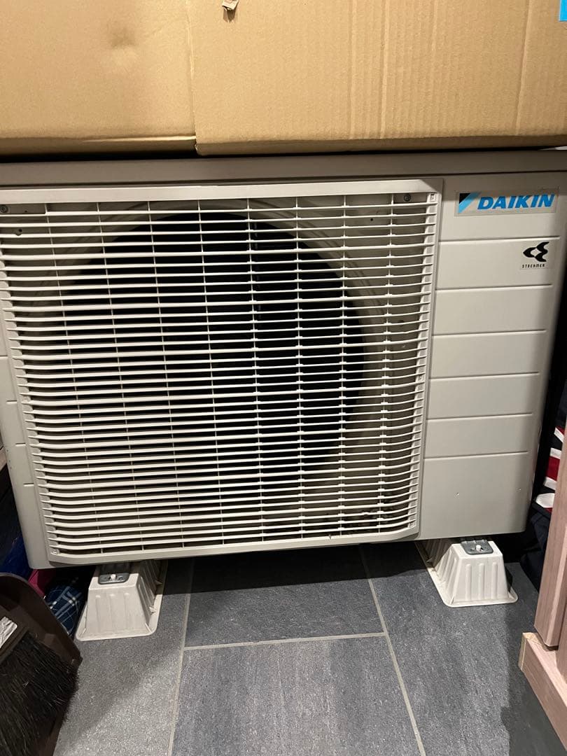 DAIKIN エアコン本体　室外機