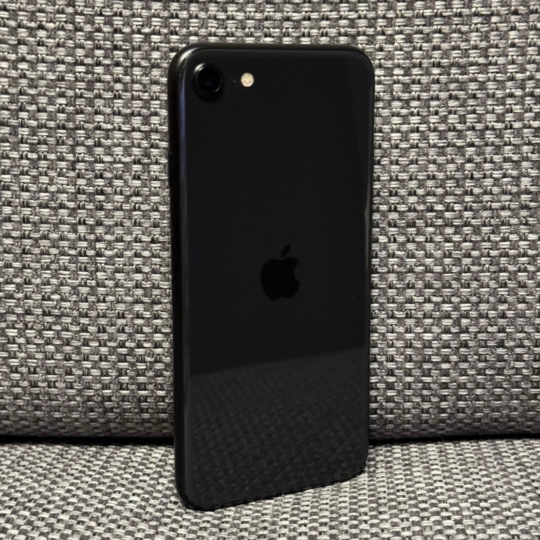 iPhoneSE 第二世代 64GB ブラック　SIMフリー　82%