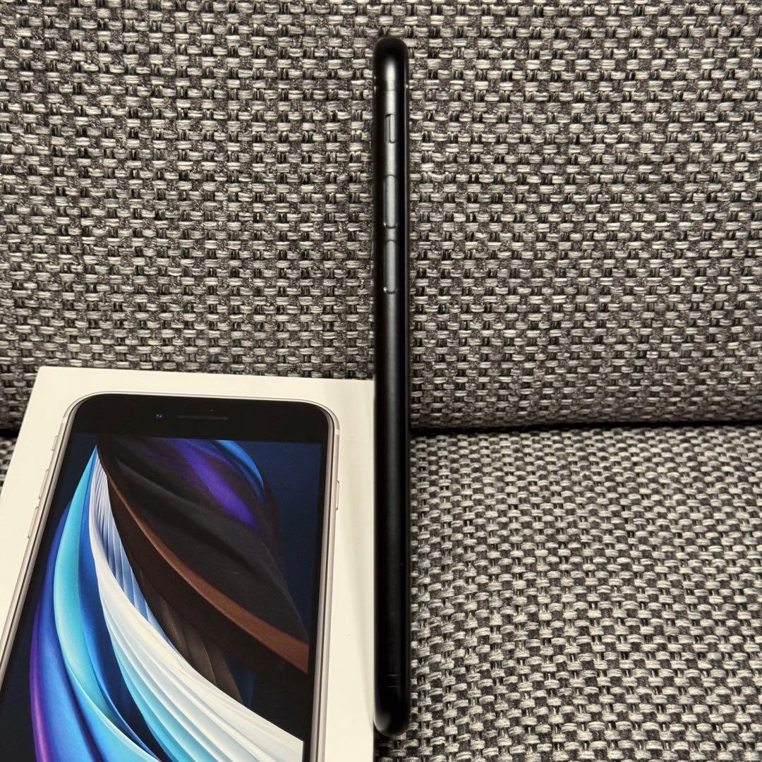 iPhoneSE 第二世代 64GB ブラック　SIMフリー　82%