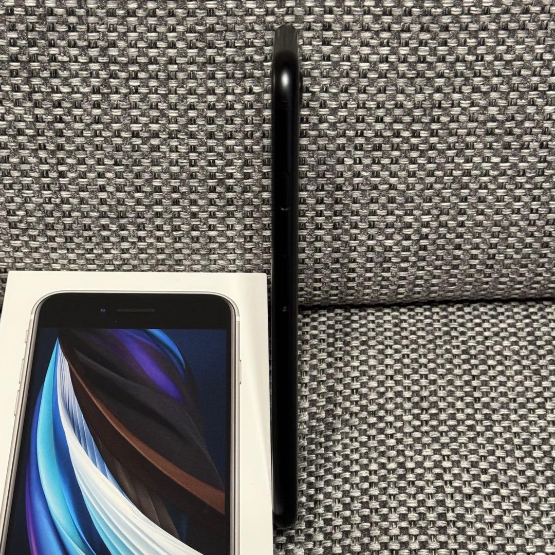 iPhoneSE 第二世代 64GB ブラック　SIMフリー　82%