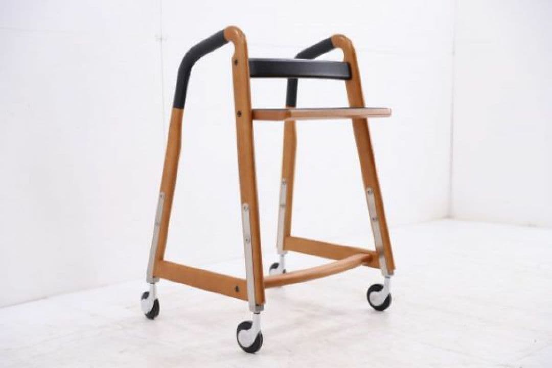 歩行補助車 ポコ・ア・ポコ 株式会社カンディハウス札幌