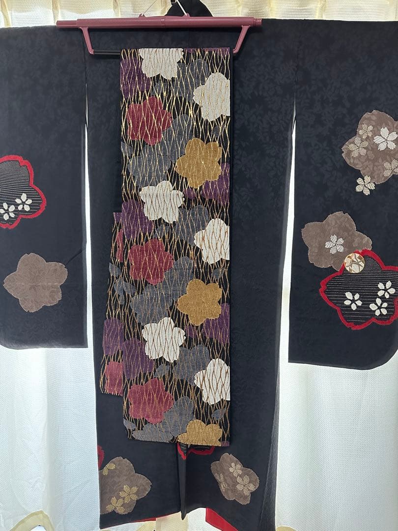 花柄染め抜き　地模様ほぼ黒振袖　帯　成人式 152㎝　中古美品　現状渡し