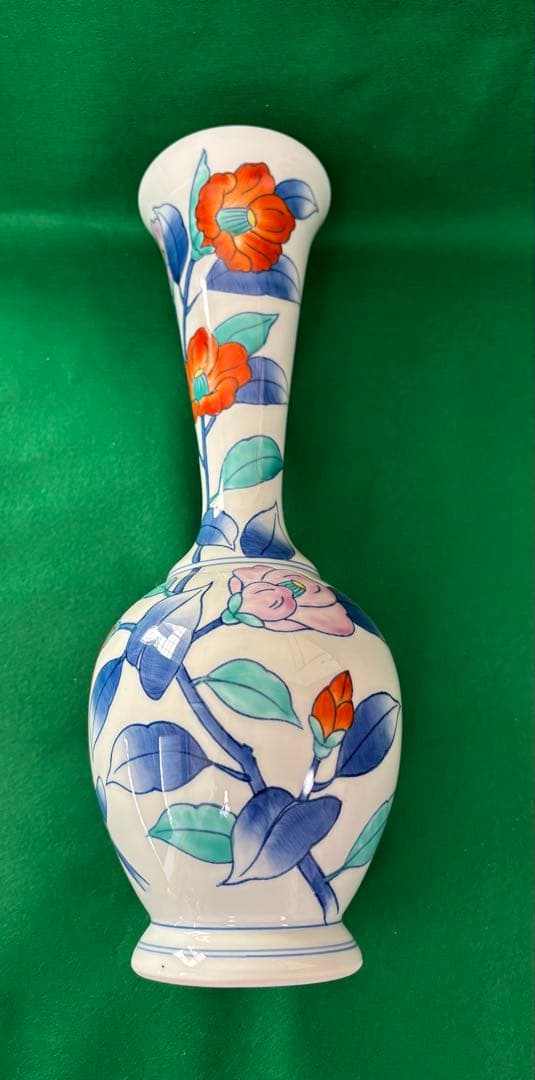 有田焼　華山窯　高級　花柄陶器製フラスコ型花瓶、壺。