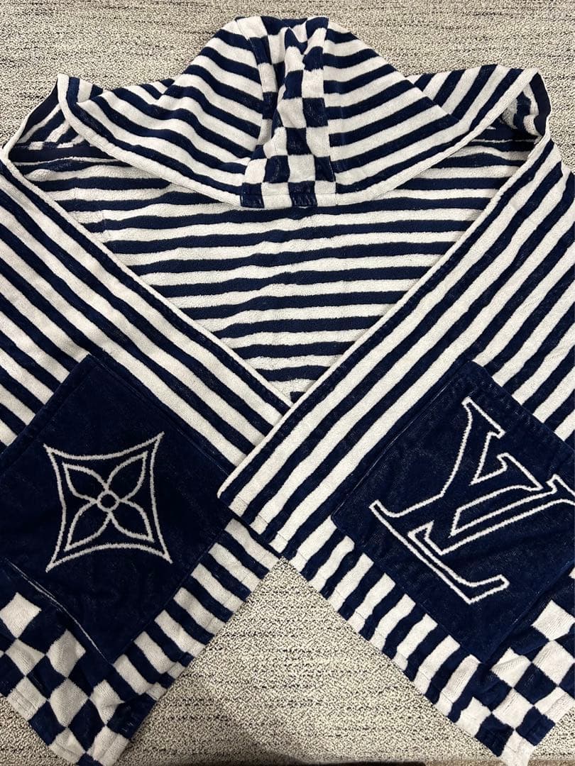 新品未使用　ヴィトンフード付きビーチタオル