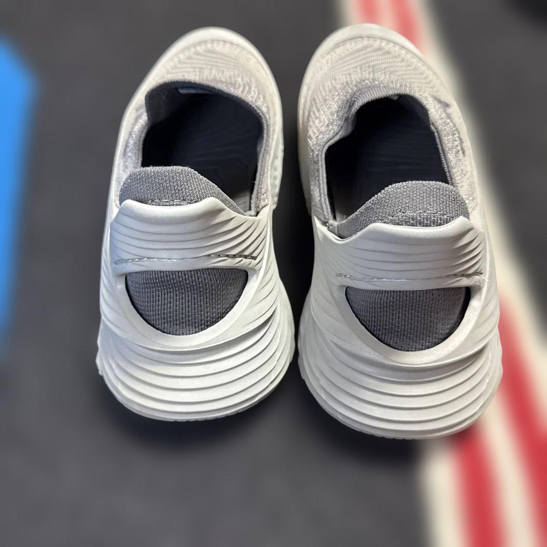 ホカオネオネ　リストア TC サイズ9 27cm