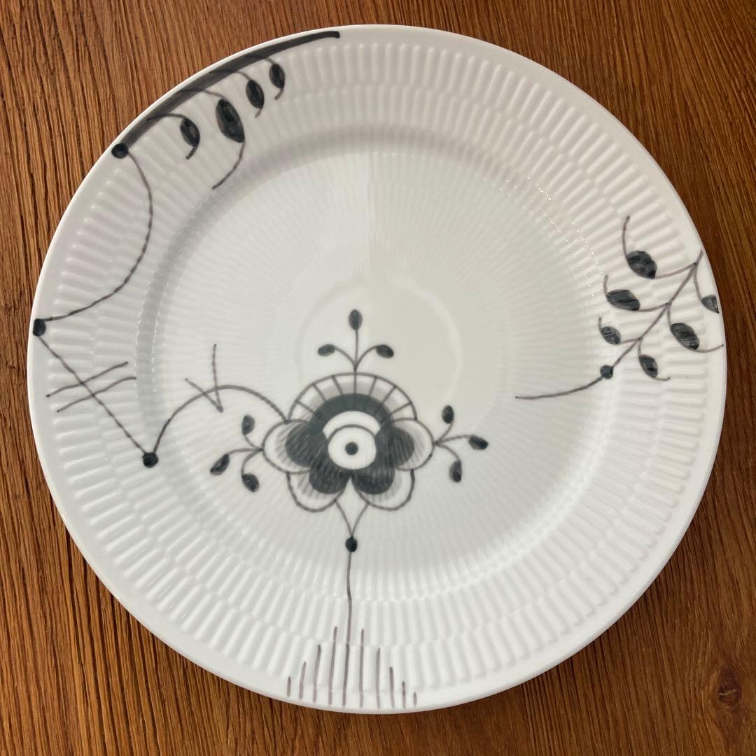 ロイヤルコペンハーゲン　ブラックフルーテッド　メガ　ディナープレート　27cm
