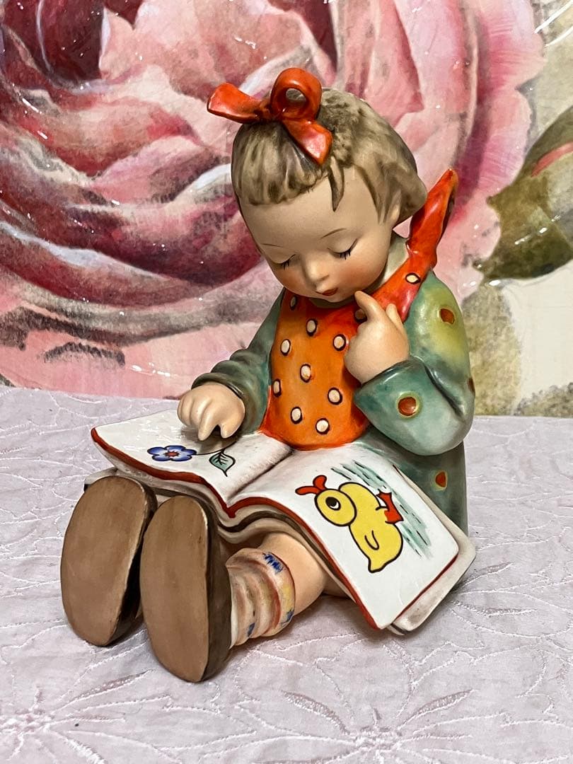 フンメル人形　「本の虫」女の子　② 大きいサイズ