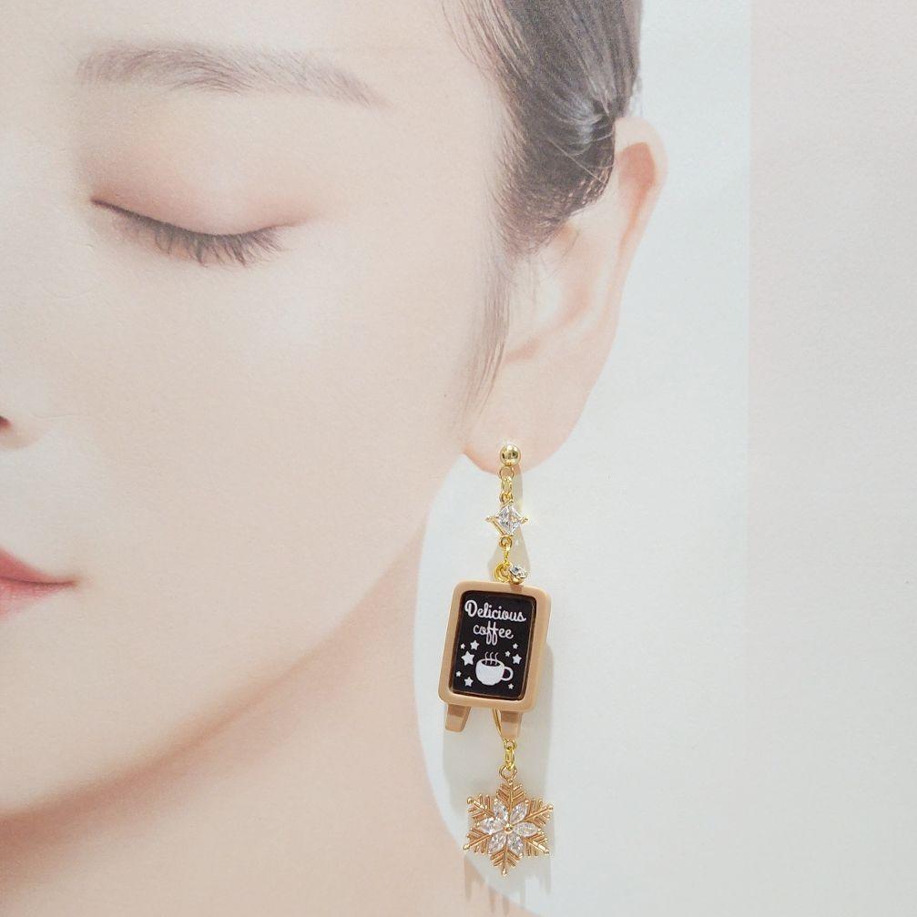 ジルコニア雪の結晶と猫ホイップクリーム 冬のカフェ コーヒー シャンデリアピアス