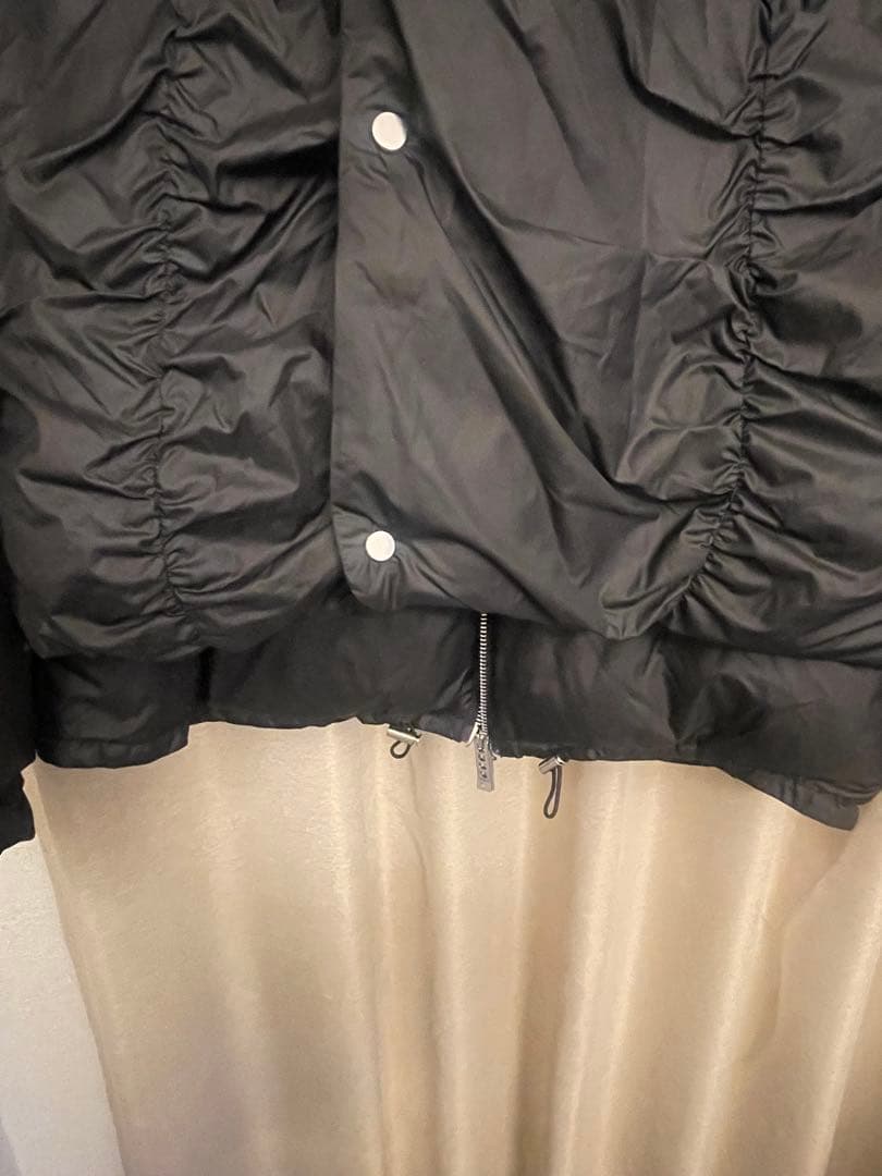 un3d ギャザー入りダウンジャケット