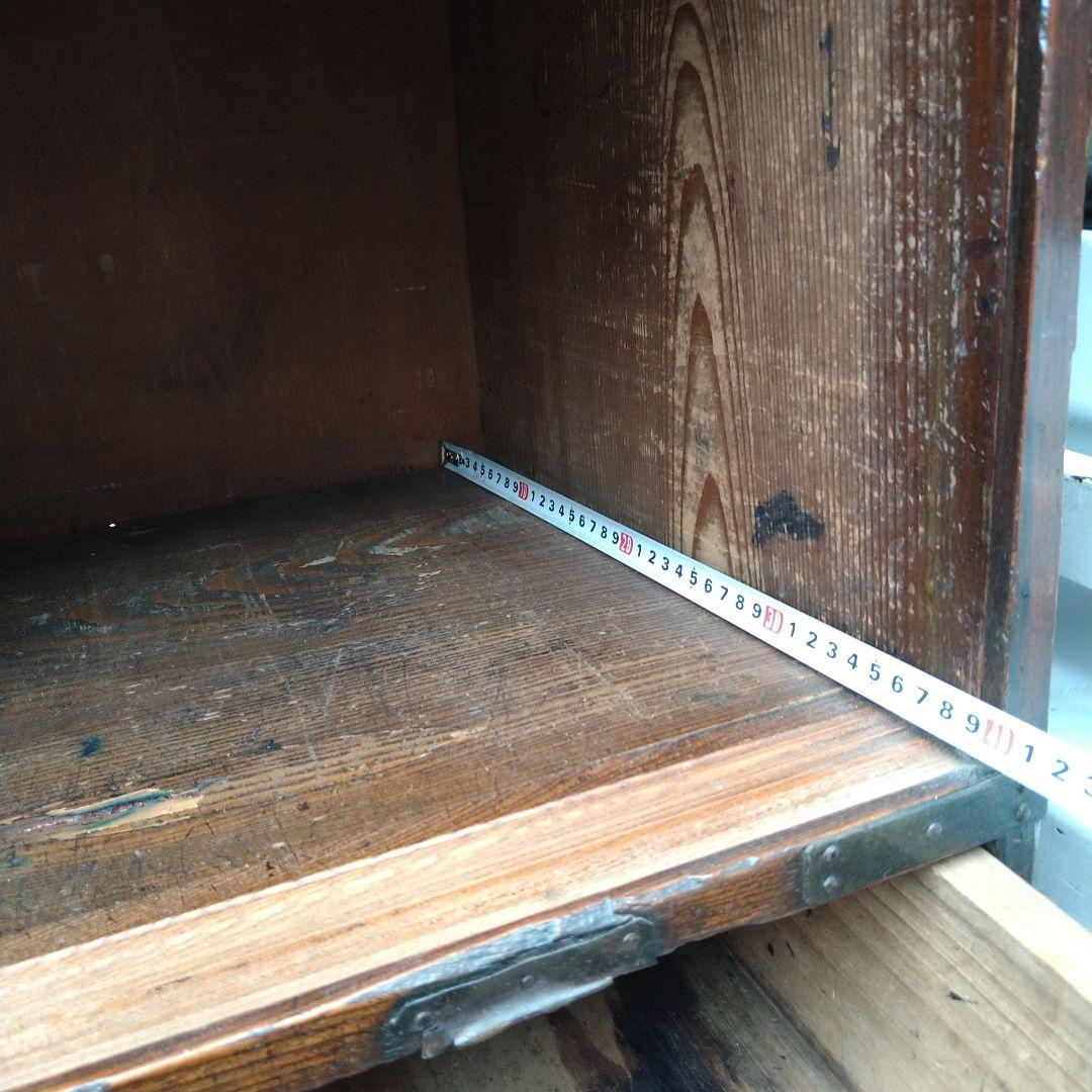 伝統的な日本の木製箪笥