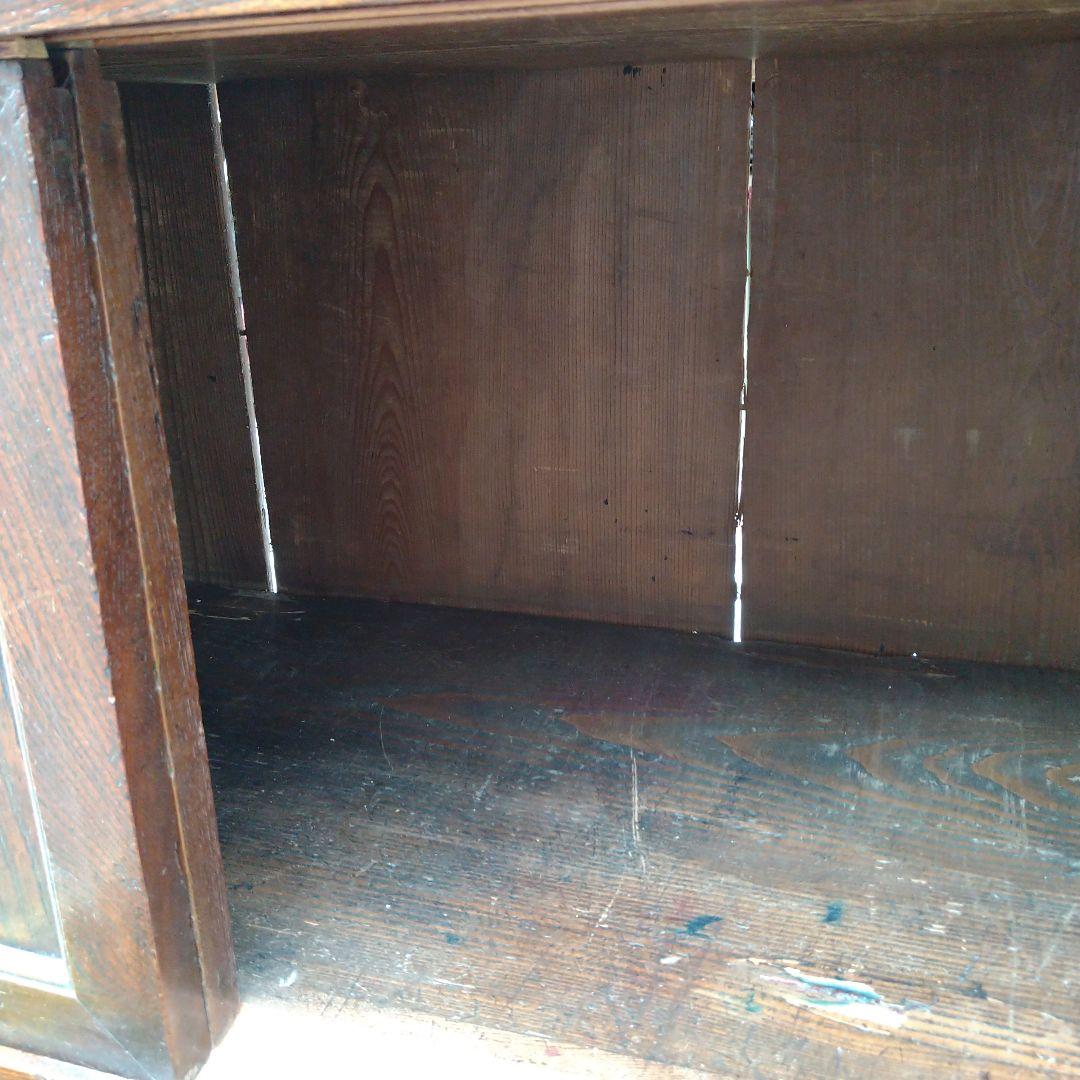 伝統的な日本の木製箪笥