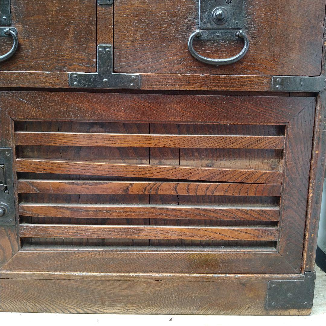 伝統的な日本の木製箪笥