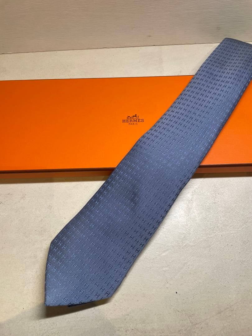 【極美品】HERMES ブルー系　テクスチャー H総柄ネクタイ　成人式向け
