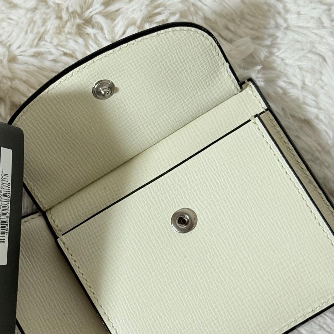 ⭐️新品未使用⭐️ ヴァレクストラ　二つ折り財布　Vカット　アイボリー　レザー
