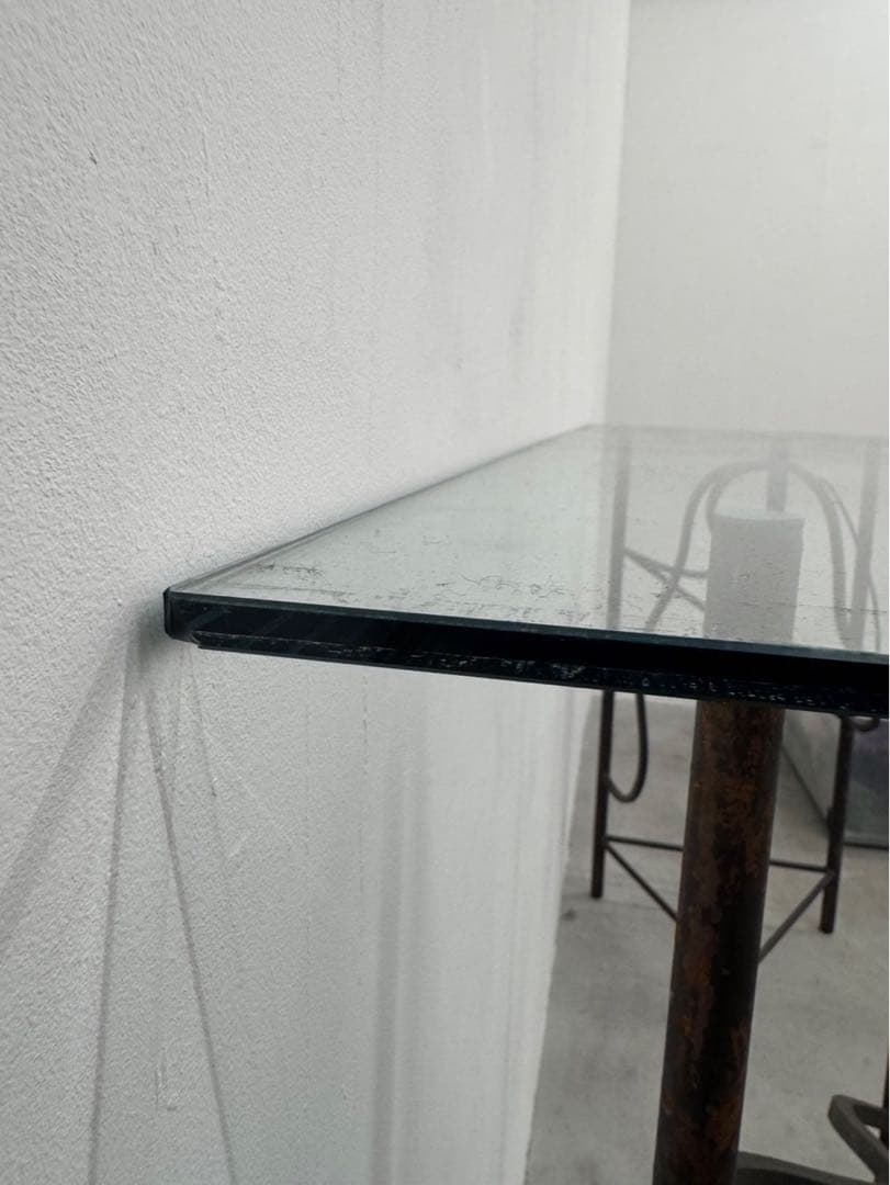 ハイテーブル ガラス天板 アイアン 鉄脚 鉄造形 店舗什器 家具 曲線デザイン