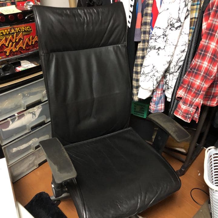 サンワサプライのスイングアームレザーチェアー