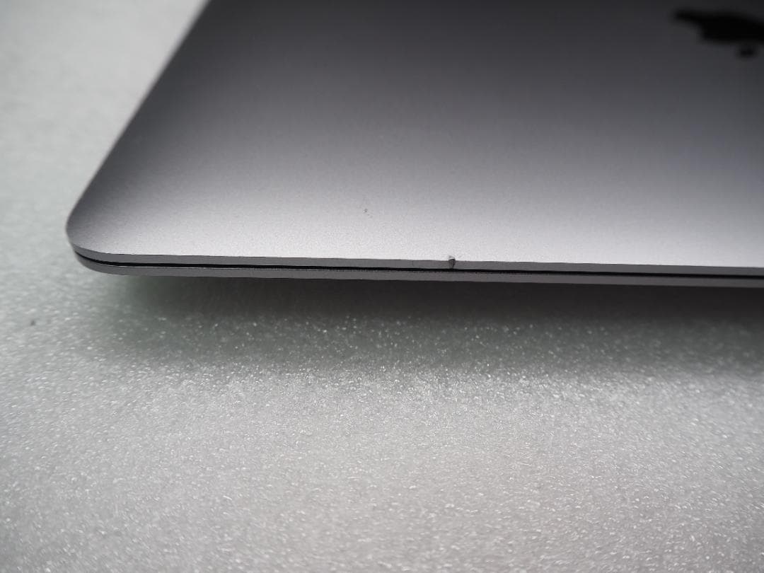 岡八郎　MacBook Air 2018