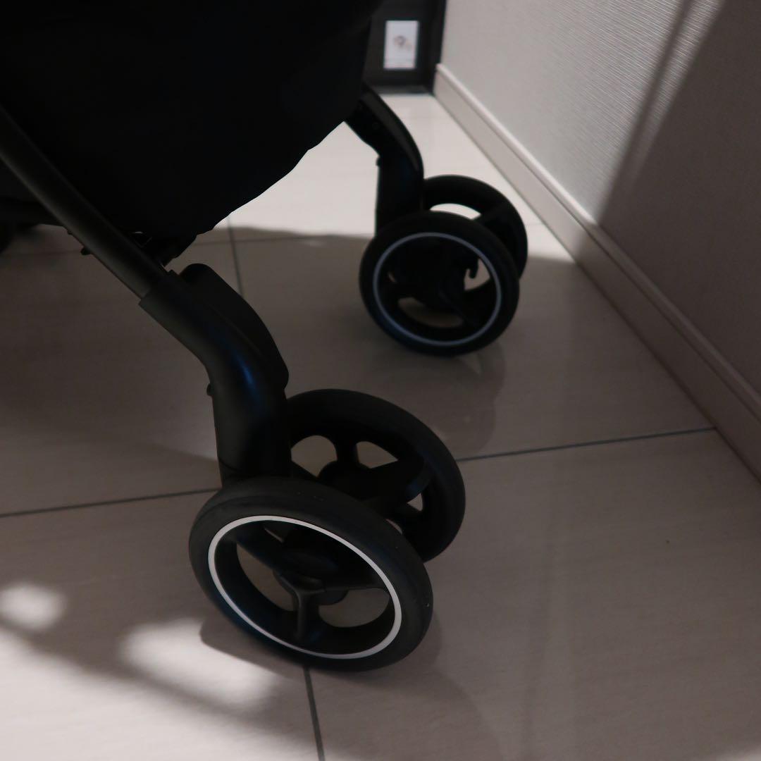 2025年アップリカ ラクーナクッションフリープラスAD 純正レインカバー付き